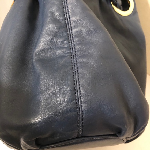 MICHAEL KORS braided grommet lg shoulder bag - Picture 4 of 16